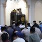 Ket foto : Kasat Binmas Polres Aceh Tengah AKP Saudin Situmorang, S.Pd., saat menyampaikan pesan kamtibmas kepada jamaah dalam kegiatan Safari Subuh “Rabu Berkah” di Masjid Al-Fitrah.(Dok/Ist)