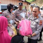 Ket foto: Kapolres Aceh Tengah AKBP Muhamad Taufiq, S.I.K., M.H., saat menyerahkan bantuan sosial berupa tas sekolah dan perlengkapan alat tulis kepada anak-anak di Yayasan Panti Asuhan Kasih Ibu, Kecamatan Kebayakan, dalam kegiatan “Rabu Berkah” menyambut HUT Bhayangkara ke-80.(Dok/Ist)