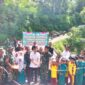 Ket foto: Peresmian Jembatan Aramco di Desa Kala Tenang, Kecamatan Bener Kelipah, Kabupaten Bener Meriah, ditandai dengan pemotongan pita oleh Dandim 0119/BM Letkol Inf Ahmad Fauzi bersama unsur Forkopimcam.(Dok/Ist)