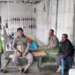 Ket Foto: Sertu Wahyu Setiya Budi saat melaksanakan komunikasi sosial (Komsos) bersama warga Desa Bahagie Bertona.(Dok/Ist)