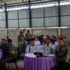Ket Foto: Dandim 0119/BM Letkol Inf Ahmad Fauzi mengikuti Zoom Meeting peresmian nasional 1.061 Koperasi Merah Putih di lokasi pembangunan KDKMP Desa Bale Atu.(Dok/Ist)