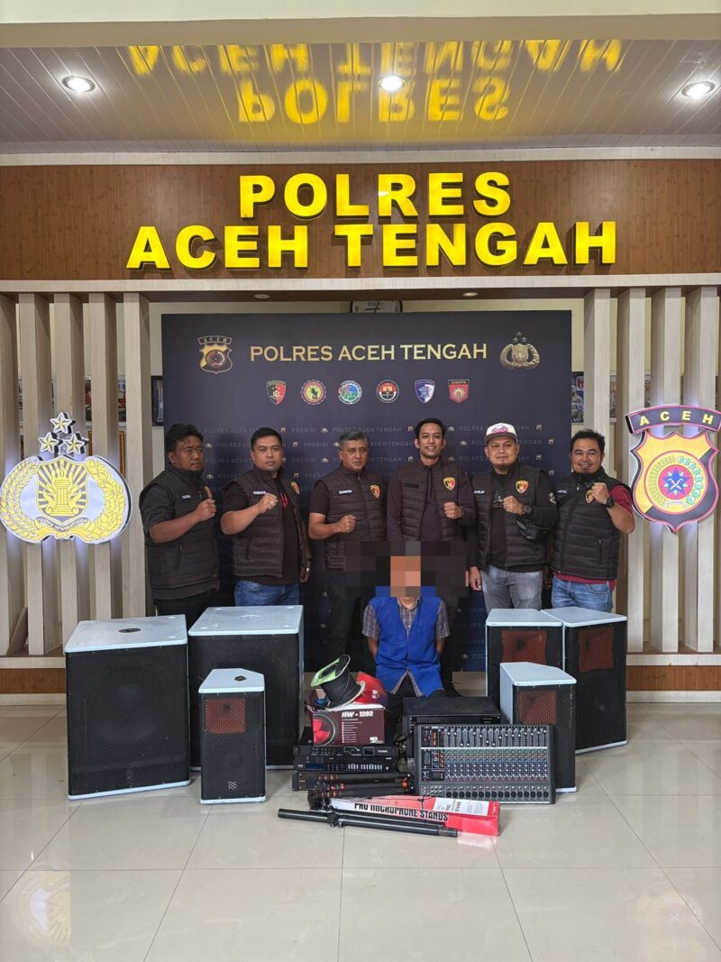 Ket foto: Pelaku pencurian sound system bersama barang bukti saat diamankan oleh Satreskrim Polres Aceh Tengah.(Dok/Ist)