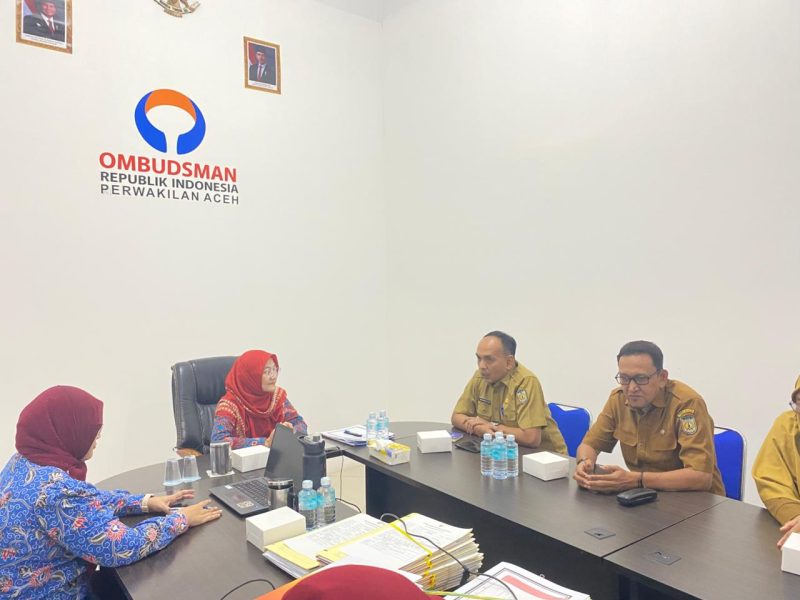 Kepala Diskominfotik Banda Aceh Muhammad Zubir audiensi dengan Kepala Ombudsman RI Perwakilan Aceh Dian Rubianty di Banda Aceh, Selasa (5/5/2026). Foto: Dok. Diskominfotik Banda Aceh