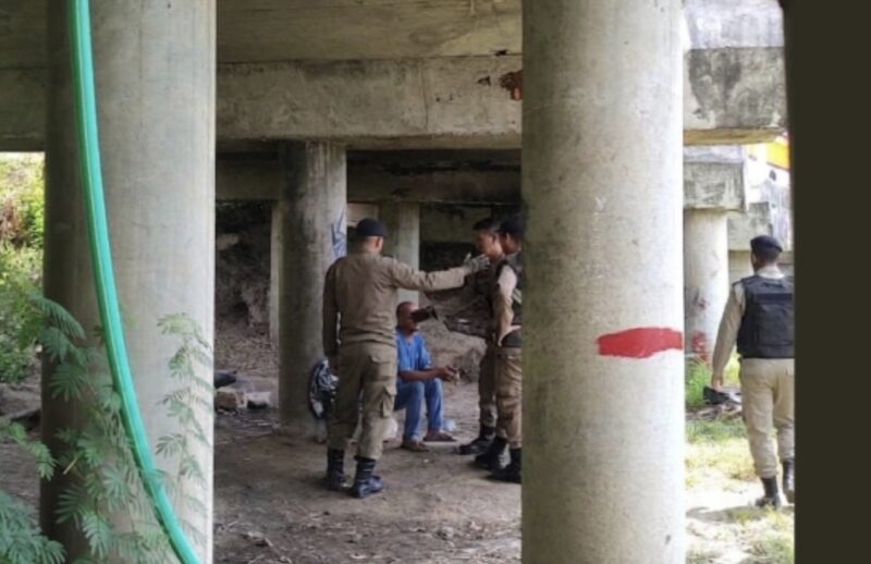 Personel Satpol PP WH Kota Banda Aceh melakukan patroli dan pengawasan di kawasan Underpass Gampong Beurawe guna mencegah aksi pencurian kabel listrik yang mengganggu operasional pompa air, Kamis (7/5/2026). Foto: Dok. Istimewa 