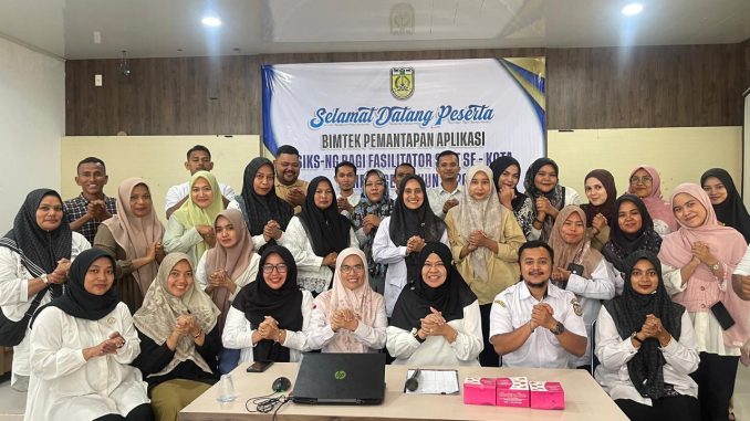 Peserta mengikuti Bimbingan Teknis (Bimtek) Pemantapan Aplikasi SIKS NG 2026 di Aula Dinas Sosial Kota Banda Aceh, 4–6 Mei 2026. Kegiatan ini bertujuan meningkatkan kemampuan fasilitator SLRT dalam pengelolaan data kesejahteraan sosial. Foto: Dok. Diskominfo Kota Banda Aceh