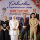 Bupati Aceh Barat Tarmizi, SP, MM berfoto bersama usai pelantikan Direktur Utama PT Pakat Beusaree (Perseroda) di Eva Sky Hotel Meulaboh, Senin (11/5/2026). Foto: Dok. Pemkab Aceh Barat