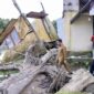 Wakil Bupati Aceh Barat Said Fadheil bersama Dirjen KemenPKP RI Dr. Imran meninjau lokasi terdampak banjir di Gampong Jambak, Kecamatan Pante Ceureumen, Senin (11/5/2026). Foto: Dok. Pemkab Aceh Barat
