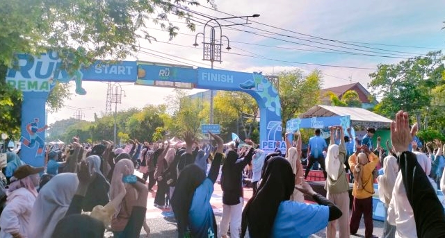 Kegiatan Car Free Day di pusat kota Banda Aceh terlihat ramai dipenuhi warga yang datang mengikuti olahraga bersama. Foto: Dispora Banda Aceh