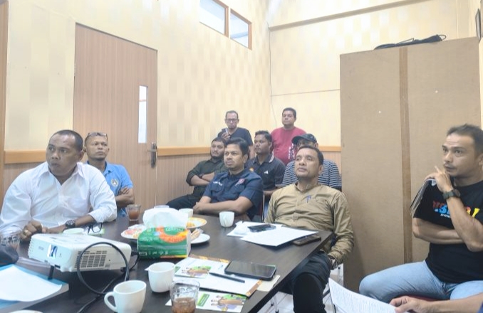 Panitia Liga Kolaborasi SSB 2026 menggelar technical meeting di Ruang Rapat Dispora Kota Banda Aceh, pada Jumat (8/5/2026). Foto: Dispora Banda Aceh
