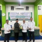 Pimpinan UNADA Banda Aceh, UMN Al Washliyah Medan, STAI Al Washliyah Banda Aceh, dan Universitas Serambi Mekkah berfoto bersama usai penandatanganan MoU kerja sama pengembangan kurikulum dan penguatan akreditasi di Aula Kampus UNADA Banda Aceh, Rabu (13/5/2026). Foto: Dok. Istimewa 