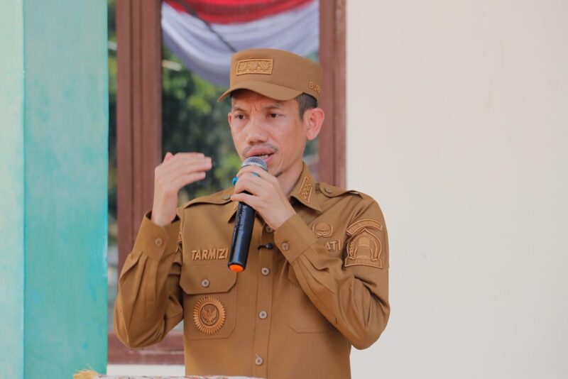Bupati Aceh Barat Tarmizi SP, MM saat meluncurkan bantuan Alsintan tahun 2026 di Kantor Dinas Pertanian Aceh Barat, Selasa (5/5/2026). Foto: Dok. Istimewa 