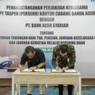 Penandatanganan kerja sama antara Bank Aceh Syariah dan PT Taspen (Persero) Cabang Banda Aceh terkait layanan pembayaran pensiun di Gedung Action Center Bank Aceh, Selasa (5/5/2026). Foto: Dok. Istimewa 