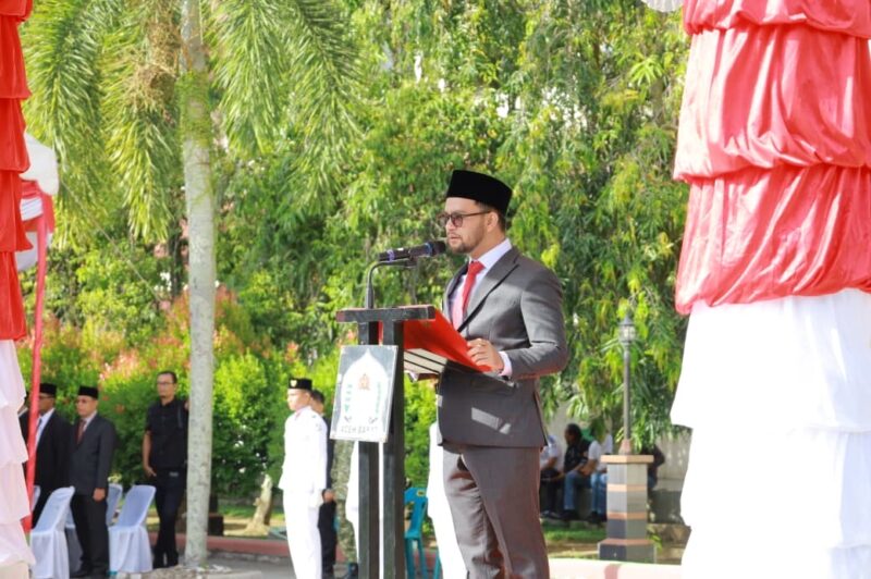 Wakil Bupati Aceh Barat, Said Fadheil, SH, membacakan amanat Kepala BPIP RI saat Upacara Hari Lahir Pancasila 2026 yang diikuti Forkopimda, ASN, TNI-Polri, pelajar dan masyarakat di Meulaboh, Selasa (2/6/2026). Foto: Dok. Istimewa 