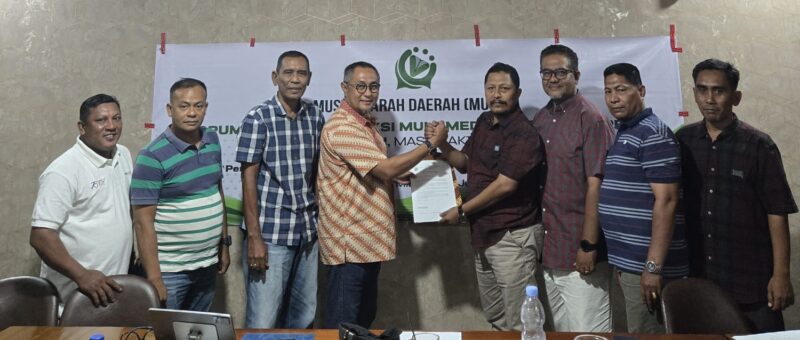 Muhammad Saleh, S.E., S.H., M.M menerima amanah sebagai Ketua Forum Pemimpin Redaksi Multimedia Indonesia (FPRMI) Aceh periode 2026–2029 usai terpilih secara aklamasi dalam Musyawarah Daerah (Musda) II FPRMI Aceh yang digelar di Banda Aceh, Minggu (28/6/2026). Foto: Dok. Istimewa 