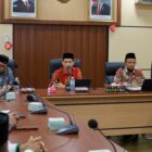Bupati Aceh Barat Tarmizi, SP, MM memimpin pertemuan bersama pengurus LPTQ Aceh Barat di Aula Teuku Umar Setdakab Aceh Barat, Rabu (25/6/2026). Foto: Dok. Istimewa 