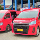 Bus JRG terlibat kecelakaan lalu lintas dengan dua sepeda motor di Gampong Calue, Kabupaten Pidie, Minggu (14/6/2026) malam. Foto: Dok. Istimewa 