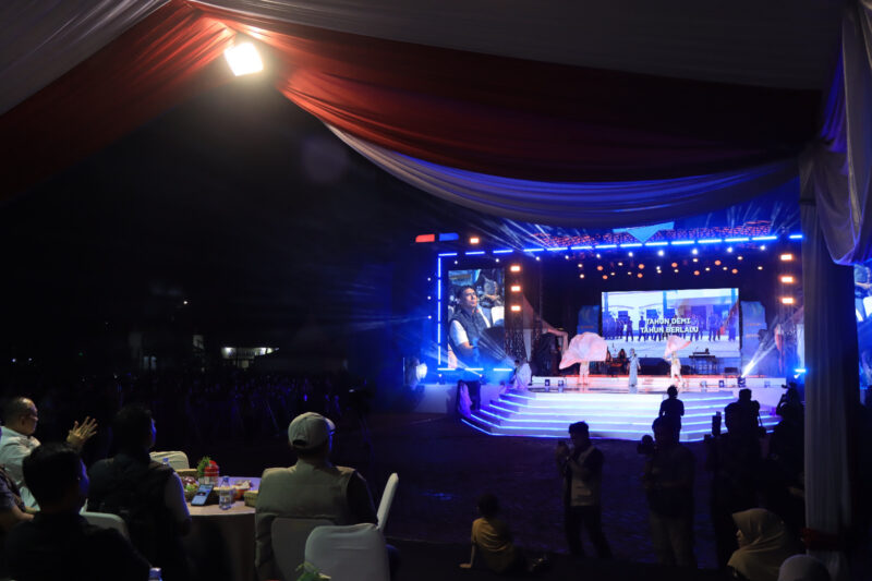 Suasana Bhayangkara Fest 2026 yang berlangsung di Lapangan Merah Mapolda Aceh dipadati pengunjung. Event dalam rangka menyambut Hari Bhayangkara ke-80 tersebut menjadi pusat hiburan, edukasi, dan promosi UMKM bagi masyarakat Aceh. Foto: Dok. Istimewa 