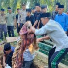 Proses pemakaman Wahyu bin Saharudin (27), warga Desa Kembang Seri, Kecamatan Pino Raya, Bengkulu Selatan, yang ditemukan dalam kondisi tinggal kerangka setelah dilaporkan hilang selama satu tahun lima bulan. Foto: Dok. Istimewa