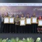 Sekda Aceh M. Nasir Syamaun bersama jajaran pengurus SMSI dan para penerima penghargaan usai menerima Anugerah Tokoh Inspiratif Nasional 2026 di Hall Dewan Pers, Jakarta Pusat, Kamis (18/6/2026). Foto: Dok. Istimewa 