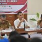 Sekretaris Daerah Aceh M. Nasir berdialog dengan mahasiswa dari berbagai kampus saat audiensi di Posko Penanggulangan Bencana Kantor Gubernur Aceh, Selasa (23/6/2026). Foto: Dok. Istimewa 