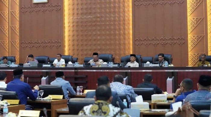DPR Aceh menggelar Rapat Koordinasi Pencegahan Korupsi bersama Komisi Pemberantasan Korupsi Republik Indonesia (KPK-RI) yang berlangsung di Gedung Utama DPRA, Selasa (19/5/2026). Foto: Dok. Istimewa 