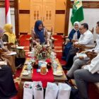 Ketua Dekranasda Aceh, Marlina Muzakir, menerima audiensi Kepala Perwakilan Bank Indonesia Provinsi Aceh, Agus Chusaini, di Meuligoe Gubernur Aceh terkait persiapan pelaksanaan Karya Kreatif Indonesia (KKI) 2026 yang akan mengusung tema Aceh, Senin (15/6/2026). Foto: Dok. Istimewa