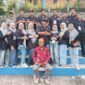Musliadi bersama panitia, tokoh masyarakat, dan warga Desa Jamur Ujung berfoto usai dinyatakan terpilih sebagai Reje Kampung dalam Pilkades yang berlangsung aman dan demokratis di Kecamatan Wih Pesam, Kabupaten Bener Meriah. Foto: Dok. Istimewa 