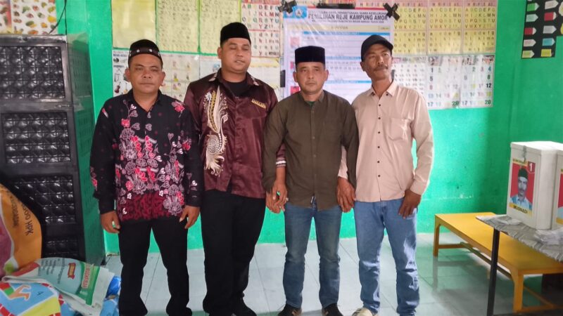 Ket foto : 4 Kandidat Calon Reje Kampung Amor,Saova nomor urut 2 dari sebelah kanan.(Dok: Rahmat/Acehnow)