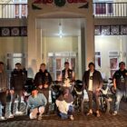 Ket foto: Satreskrim Polres Bener Meriah mengamankan dua pelaku penggelapan dan lima unit sepeda motor sebagai barang bukti. (Dok/Ist)