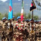 Keterangan Foto: Komandan Satgas Yonmek TNI Konga XXIII-S UNIFIL, Letkol Inf Fahrul Yuza, S.H., M.I.P., saat memimpin kepulangan pasukan usai menyelesaikan misi perdamaian dunia di Lebanon Selatan dan tiba di Batalyon 144/Satria Musara.(Dok/Ist)