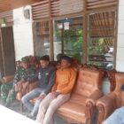 Keterangan Foto: Babinsa Koramil 03/Pegasing Serda Sukarsono saat melaksanakan komunikasi sosial (Komsos).(Dok/Ist)