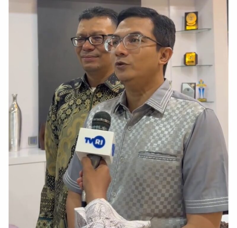 Ketua DPRK Banda Aceh bersama Wakil Ketua dan Sekwan saat berdialog dengan TVRI Aceh terkait rencana pelaksanaan nonton bareng (nobar) Piala Dunia 2026 di Aceh, Jumat (5/6/2026). Foto: Dok. DPRK Banda Aceh