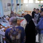 Wali Kota Banda Aceh Illiza Sa’aduddin Djamal saat menjenguk korban ledakan KMP Aceh Hebat 2 yang dirawat di RSU Zainal Abidin, Jumat (12/6/2026). Foto: Dok. Prokopim Kota Banda Aceh