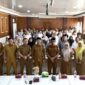 Plt Kepala Dinas Pendidikan Dayah Aceh, Muhsin, S.Pd., M.Pd., bersama peserta Pelatihan Fasilitasi Tata Cara Pengisian SKP ASN pada Aplikasi e-Kinerja yang diikuti 221 PPPK Paruh Waktu di Aula Lantai 3 Dinas Pendidikan Dayah Aceh, Senin (15/6/2026). Foto: Dok. Istimewa