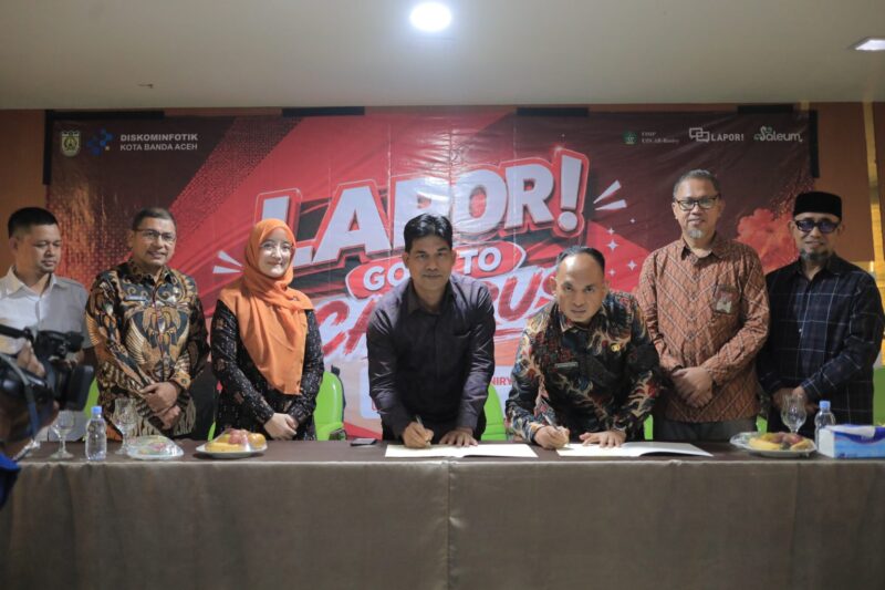 Sekda Kota Banda Aceh Ir. Jalaluddin bersama jajaran Pemerintah Kota Banda Aceh, FISIP UIN Ar-Raniry, Kementerian Dalam Negeri, Ombudsman RI Perwakilan Aceh, dan Diskominsa Aceh menghadiri pembukaan sosialisasi 