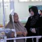 Wali Kota Banda Aceh Illiza Sa’aduddin Djamal membesuk korban letupan KMP Aceh Hebat 2 yang menjalani perawatan di RSUD dr. Zainoel Abidin (RSUDZA) Banda Aceh, Jumat (12/6/2026). Foto: Dok. Prokopim Kota Banda Aceh 