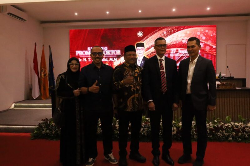 Sekretaris Daerah Aceh M. Nasir, S.IP., MPA menghadiri Sidang Terbuka Promosi Doktor Ir. H. T.A. Khalid, M.M di Gedung Pascasarjana Fakultas Ilmu Sosial dan Ilmu Politik (FISIP) Universitas Padjadjaran (Unpad), Bandung, Sabtu (27/6/2026). Foto: Dok. Istimewa 