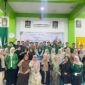 Rektor UNADA Banda Aceh, narasumber, dosen pembimbing lapangan, dan mahasiswa KPM Tematik 2026 berfoto bersama usai Seminar “Peran Generasi Z dalam Mengawal Syariat Islam yang Humanis dan Berkeadilan” di Banda Aceh, Sabtu (20/6/2026). Foto: Dok. Istimewa 