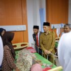 Bupati Aceh Barat Tarmizi meninjau fasilitas kesehatan baru usai peresmian gedung KRIS, alat medis modern, dan generator oksigen sentral di RSUD Cut Nyak Dhien Meulaboh, Selasa (2/6/2026). Foto: Dok. Istimewa 