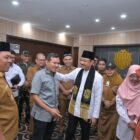 Wakil Gubernur Aceh Fadhlullah mendampingi Menteri Sosial RI Saifullah Yusuf saat menghadiri Open House Sekolah Rakyat Sentra Darussa'adah di Kecamatan Darul Imarah, Kabupaten Aceh Besar, Senin (8/6/2026). Foto: Dok. Istimewa 