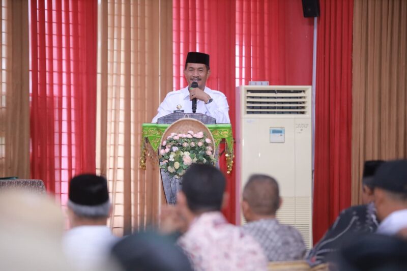 Wakil Bupati Aceh Besar Drs Syukri menyampaikan sambutan dan sekaligus membuka Pelatihan Nazhir Wakaf di Aula Dekranasda Aceh Besar, Gampong Gani, Kecamatan Ingin Jaya, Aceh Besar, Rabu (10/6/2026). Foto: Dok. Prokopim Pemkab Aceh Besar