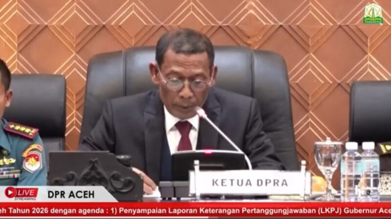 Ketua DPR Aceh saat menyampaikan pendapat usai penyerahan LKPJ Gubernur Aceh. Foto: Dok. Istimewa 