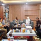 Kapolda Aceh Irjen Pol. Ruddi Setiawan menerima kunjungan silaturahmi Kepala Ombudsman RI Perwakilan Aceh Dian Rubianty di Ruang Kerja Kapolda Aceh, Mapolda Aceh, Jumat (24/7/2026). Foto: Dok. Istimewa