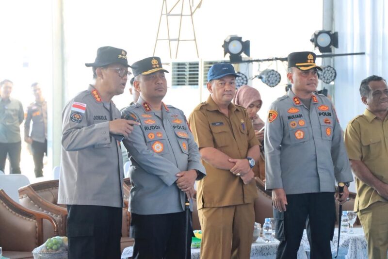 Kapolda Aceh Irjen Pol. Ruddi Setiawan meninjau kesiapan Hunian Tetap (Huntap) Presisi di Desa Simpang Kanan, Kabupaten Aceh Tamiang, Selasa (7/7/2026). Foto: Dok. Istimewa 