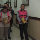 Tim Penyidik Kejaksaan Tinggi Aceh menetapkan dan menahan dua tersangka dalam perkara dugaan tindak pidana korupsi pengadaan tanah pembangunan Daerah Irigasi Sigulai, Kabupaten Simeulue, Tahun Anggaran 2019, Selasa (14/7/2026). Foto: Dok. Istimewa