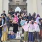 Ketua GEMANTARA Aceh Utara, Iskandar, S.Kom., MSM, bersama jajaran menjemput Nur Haliza, anak yatim asal Gampong Bayi, Kecamatan Tanah Luas, untuk melanjutkan pendidikan di Dayah Raudhatul Huda, Kamis (16/7/2026). Foto: Dok. Istimewa 