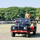 Gubernur Aceh Muzakir Manaf (Mualem) mengikuti Upacara Peringatan Hari Bhayangkara ke-80 di Lapangan Merah Mapolda Aceh, Rabu (1/7/2026). Foto: Dok. Istimewa 
