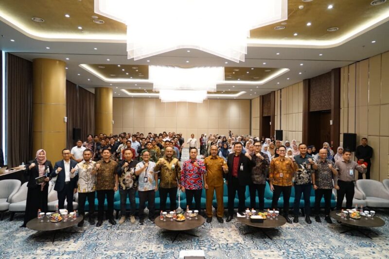 Kepala OJK Aceh, Regional CEO BSI Aceh, dan jajaran FKIJK menghadiri kegiatan Gerakan Nasional Cerdas Keuangan (GENCARKAN) sebagai bentuk sinergi meningkatkan literasi dan inklusi keuangan masyarakat Aceh, Selasa (21/7/2026). Foto: Dok. Istimewa 