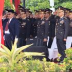 Personel Polda Aceh mengikuti Upacara Peringatan Hari Bhayangkara ke-80 yang dipimpin Wakapolda Aceh Brigjen Pol. Ari Wahyu Widodo di Lapangan Merah Mapolda Aceh, Rabu (1/7/2026). Foto: Dok. Istimewa 