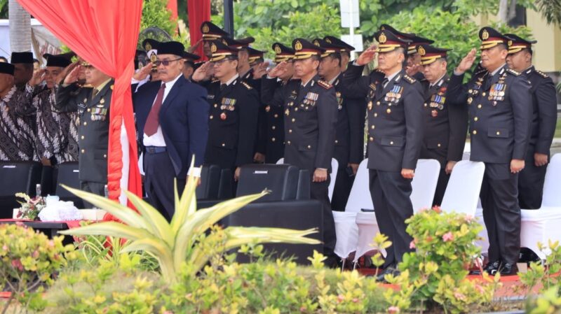 Personel Polda Aceh mengikuti Upacara Peringatan Hari Bhayangkara ke-80 yang dipimpin Wakapolda Aceh Brigjen Pol. Ari Wahyu Widodo di Lapangan Merah Mapolda Aceh, Rabu (1/7/2026). Foto: Dok. Istimewa 